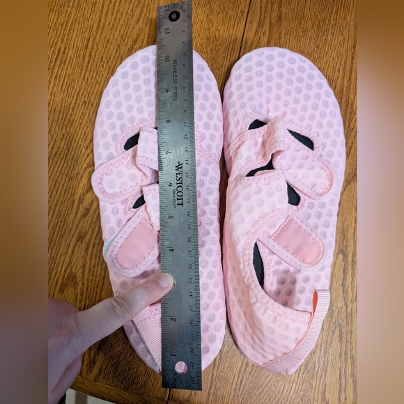 10/11 Pink Swim Shoes - Picture 4 of 5